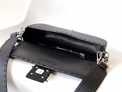 フェンディバッグ素材ディテール